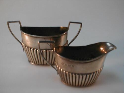 An Edwardian silver oval creamer and sucrere