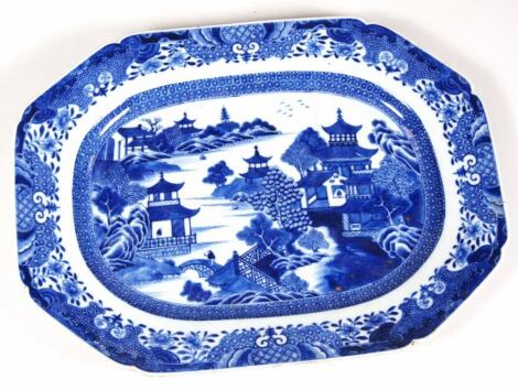 A Chinese export blue and white porcelain dish