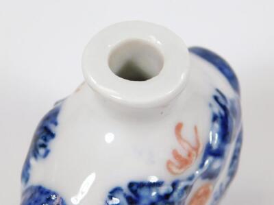 A Chinese porcelain snuff bottle - 5