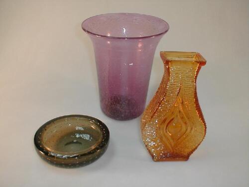 An amethyst bubble glass vase