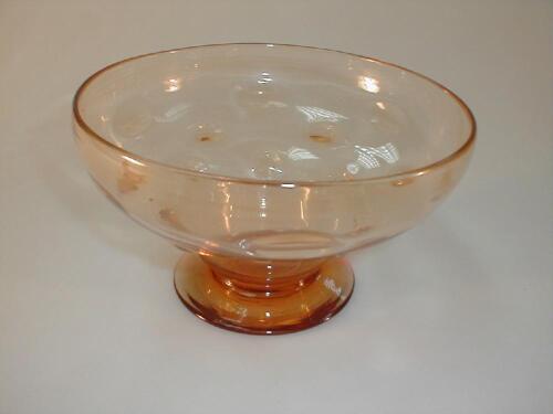 A large Webb amethyst glass bowl with ribbed reverse lip