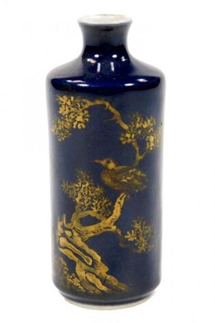 A Chinese porcelain snuff bottle