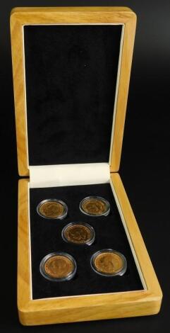 A George V gold sovereign five coin Mint Mark set