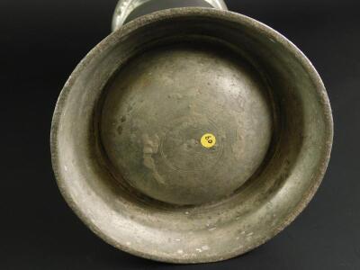 A Charles I knopped bun lid pewter flagon - 3