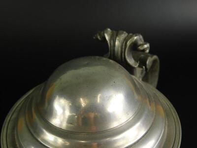 A Queen Anne period high double dome lidded pewter tankard - 3