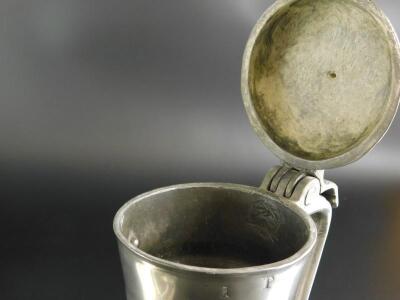 A 19thC pewter flagon - 4