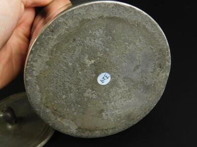 An early 19thC circular pewter tobacco box and cover - 4