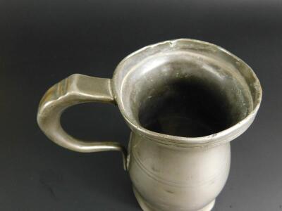 An early to mid 18thC North Country lidless baluster pewter one pint measure - 3