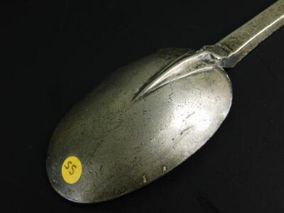 A late 17thC pewter trefid spoon by William Lewis - 4