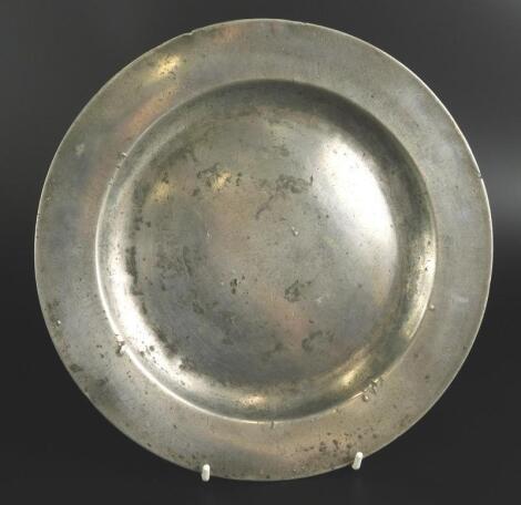 A mid 18thC plain rimmed pewter plate by Richard Going