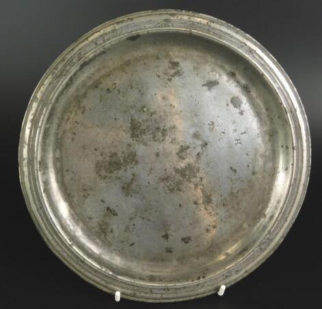 A late 17thC narrow rimmed pewter plate possibly by John Tubb