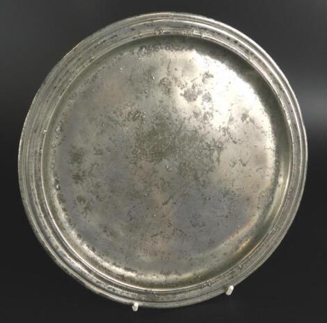 A late 17thC narrow rim pewter plate by John Dolbeare of Ashburton