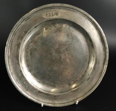 An early 18thC single reed pewter plate by Hellier Perchard