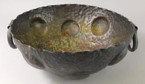 An early 20thC hammered copper Art Nouveau style bowl