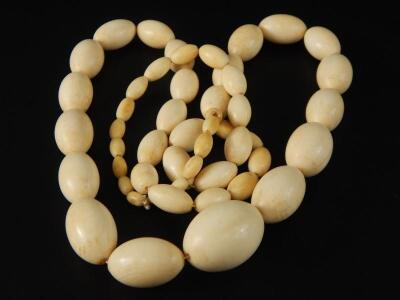 An antique ivory necklace