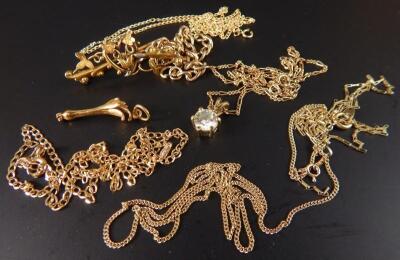 Various 9ct gold necklaces and a brooch