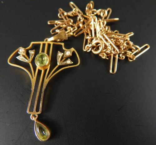 An Art Nouveau pendant and chain