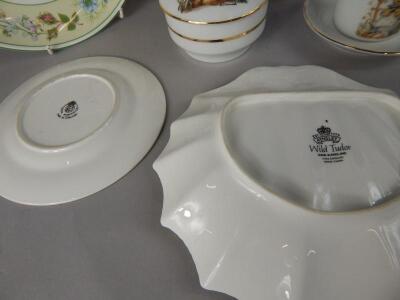 A collection of porcelain - 2