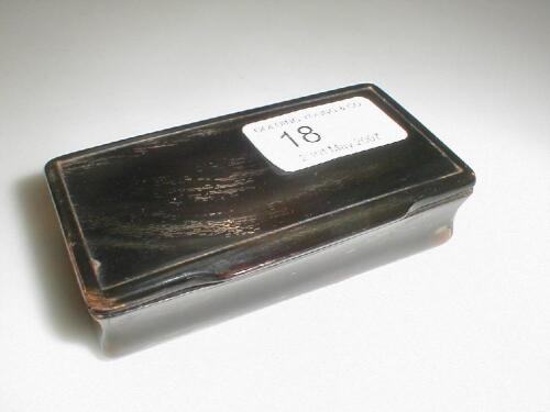 A 19thC horn snuff box