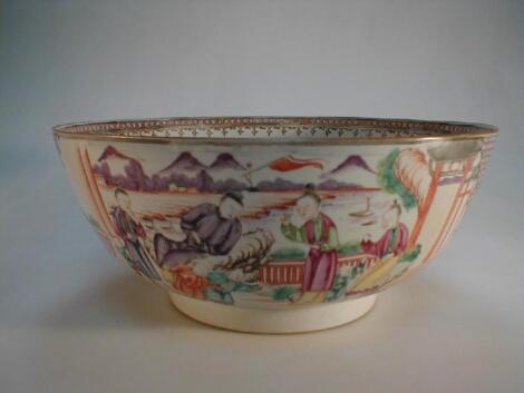 A Chinese famille rose circular bowl