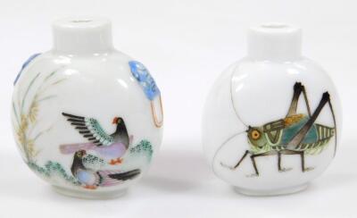 A Chinese porcelain snuff bottle - 6