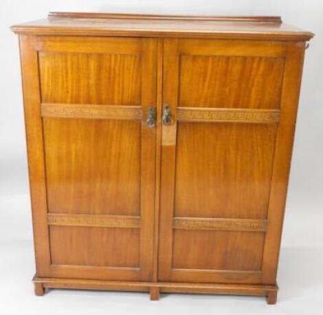 An early 20thC mahogany tallboy or small cupboard