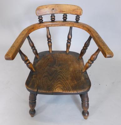 A 19thC child's Windsor chair