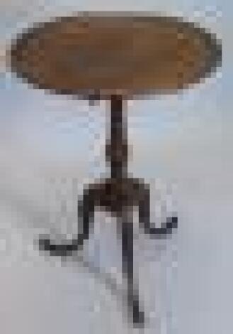 A George III mahogany tilt top table