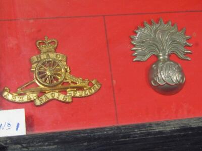 Various Royal Artillery and other embroidered and metal cap badges - 7