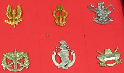 Various metal artillery cap badges - 16