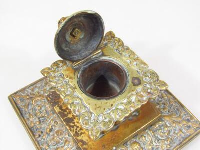 An early 20thC brass inkwell - 5