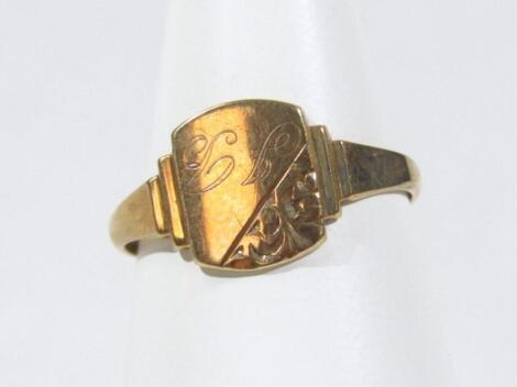 A gentleman's 9ct gold signet ring