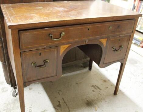 An Edwardian mahogany dressing table