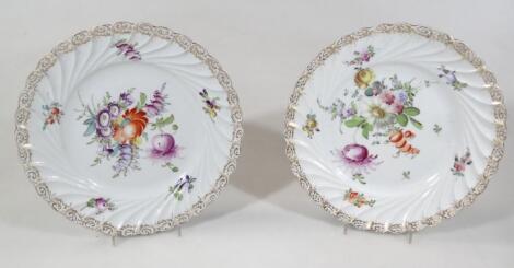 A pair of 20thC Dresden cabinet plates