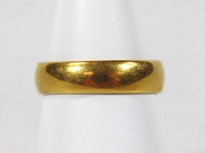 A 22ct gold wedding band