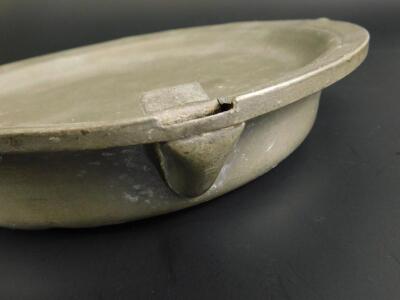 An 18thC pewter hot water plate by John Ingram of Bewdley - 3