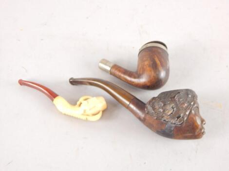 Three late 19th/early 20thC pipes