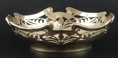 An early 20thC silver oval bon bon dish