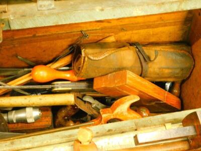 A 19thC slatted pine tool box - 3