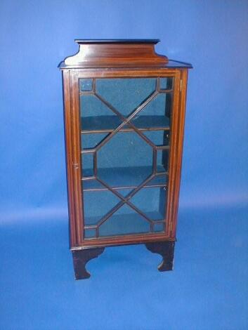 An Edwardian string inlaid mahogany display cabinet with single astragal