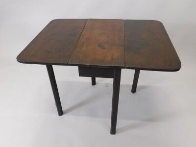 An early 19thC mahogany Pembroke table - 3