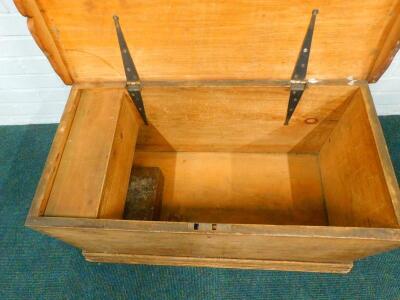 A Victorian scumbled pine blanket box - 2