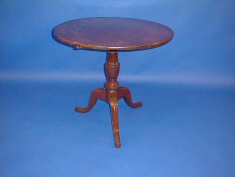 A Georgian oak supper table with circular tilt top and tripod base