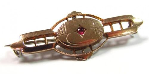 A bi-coloured bar brooch