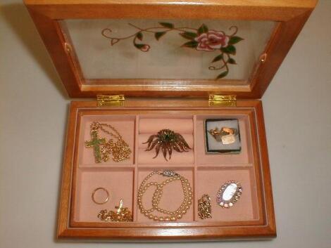 A small quantity of costume jewellery and a gold wedding band