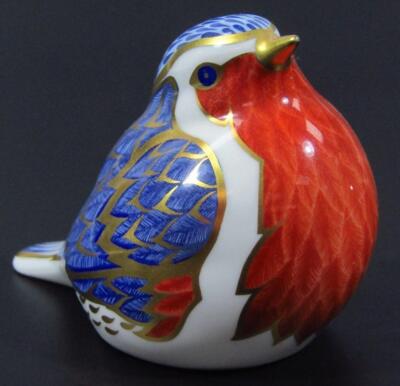 A Royal Crown Derby robin paperweight ornament