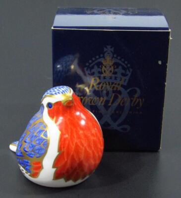 A Royal Crown Derby robin paperweight ornament - 4