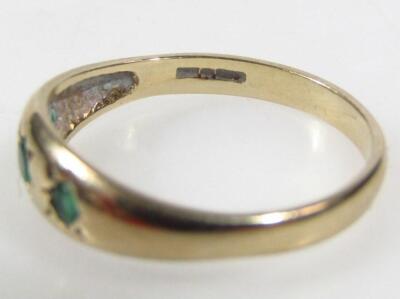 An emerald three stone ring - 5