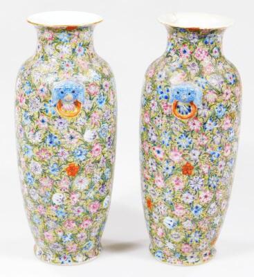 A pair of Chinese porcelain vases - 2