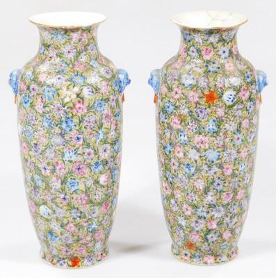 A pair of Chinese porcelain vases - 3